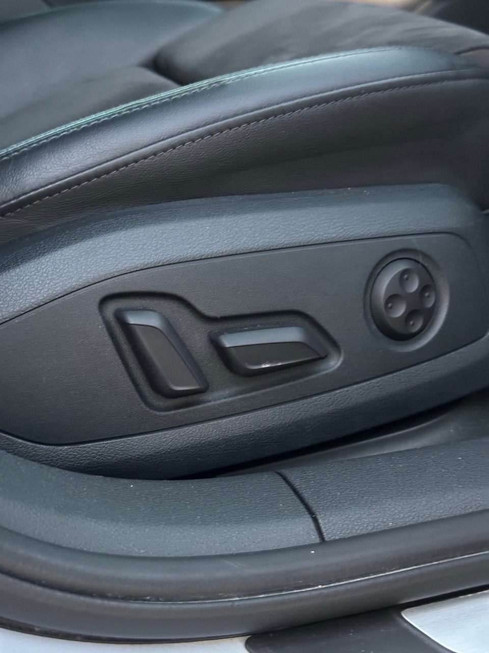 Audi A4 - фото 20