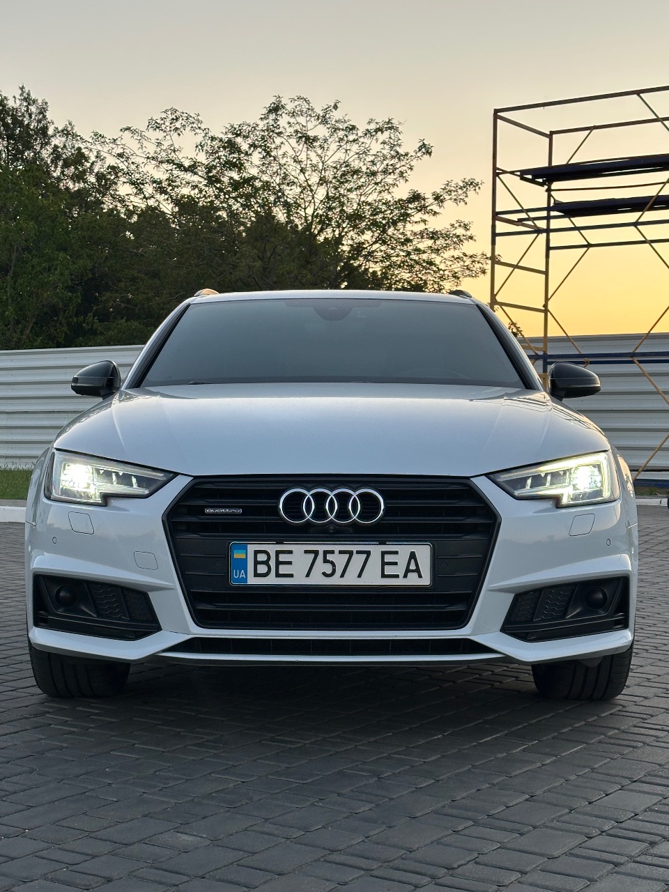 Audi A4 - фото 2