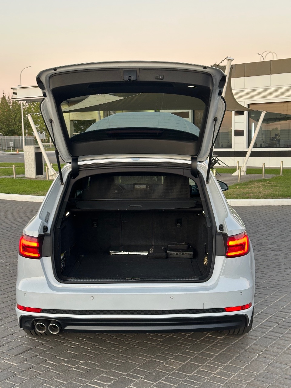 Audi A4 - фото 13