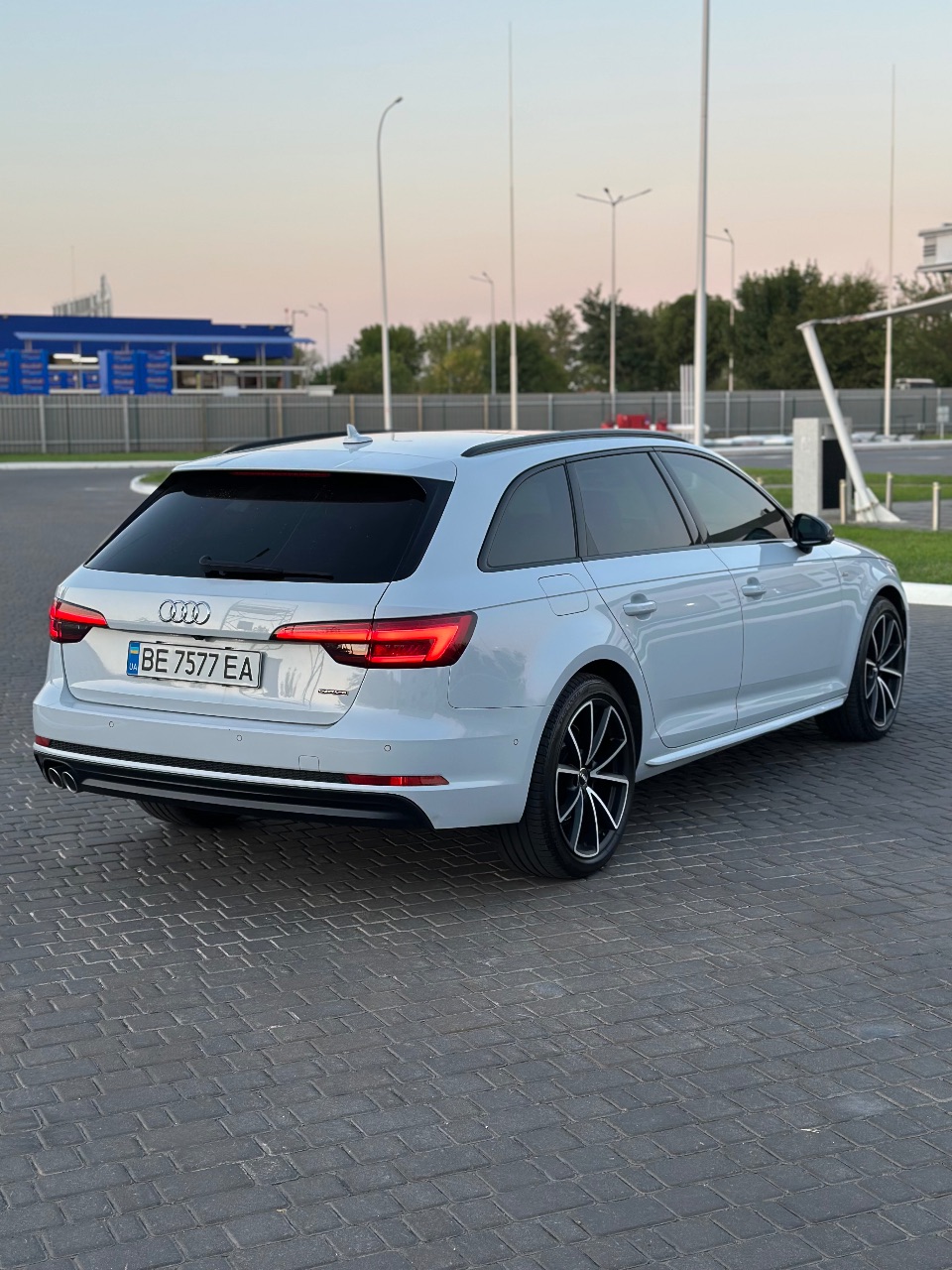 Audi A4 - фото 5