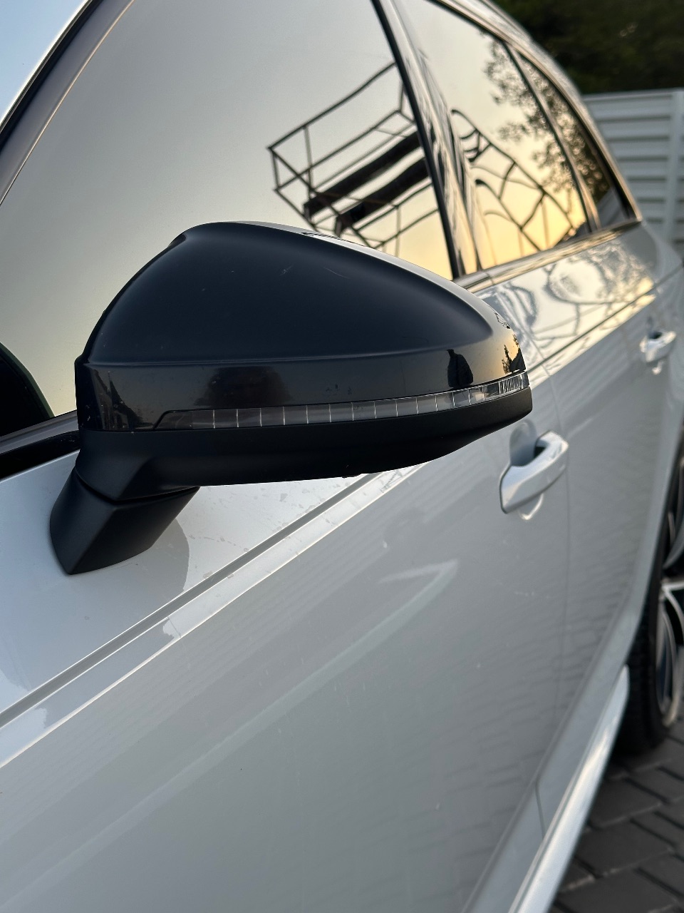 Audi A4 - фото 7