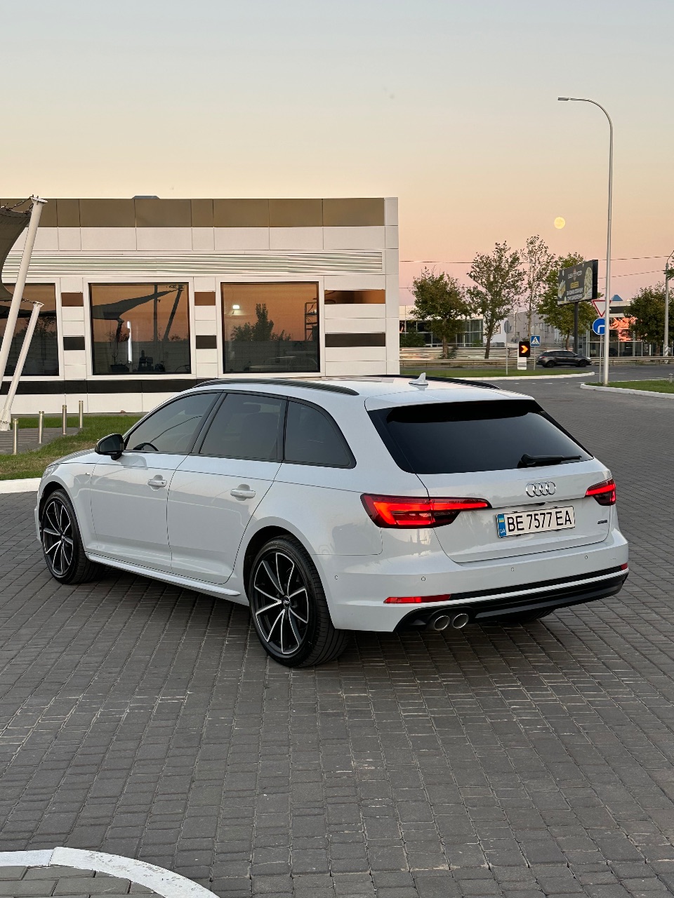 Audi A4 - фото 4