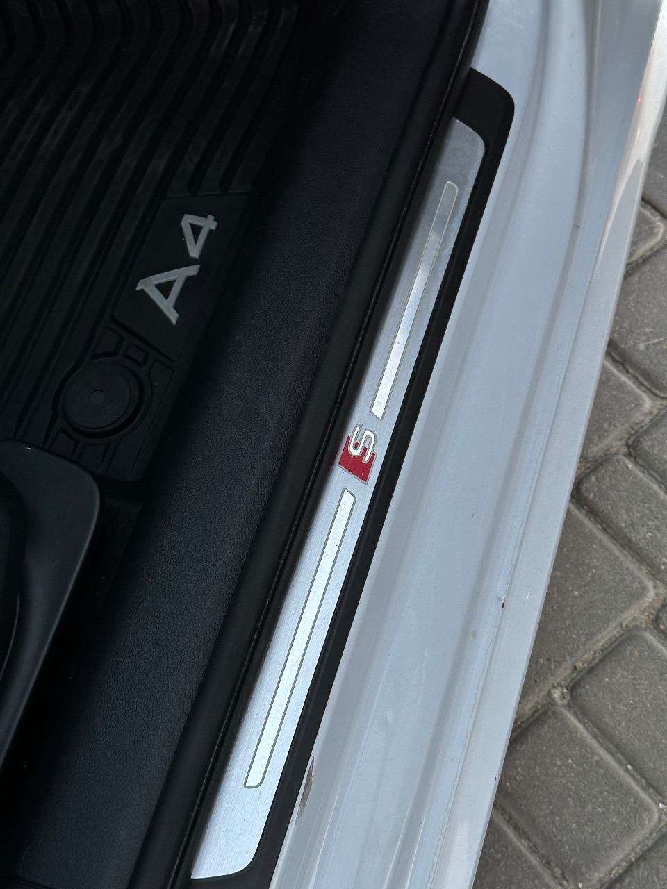 Audi A4 - фото 21