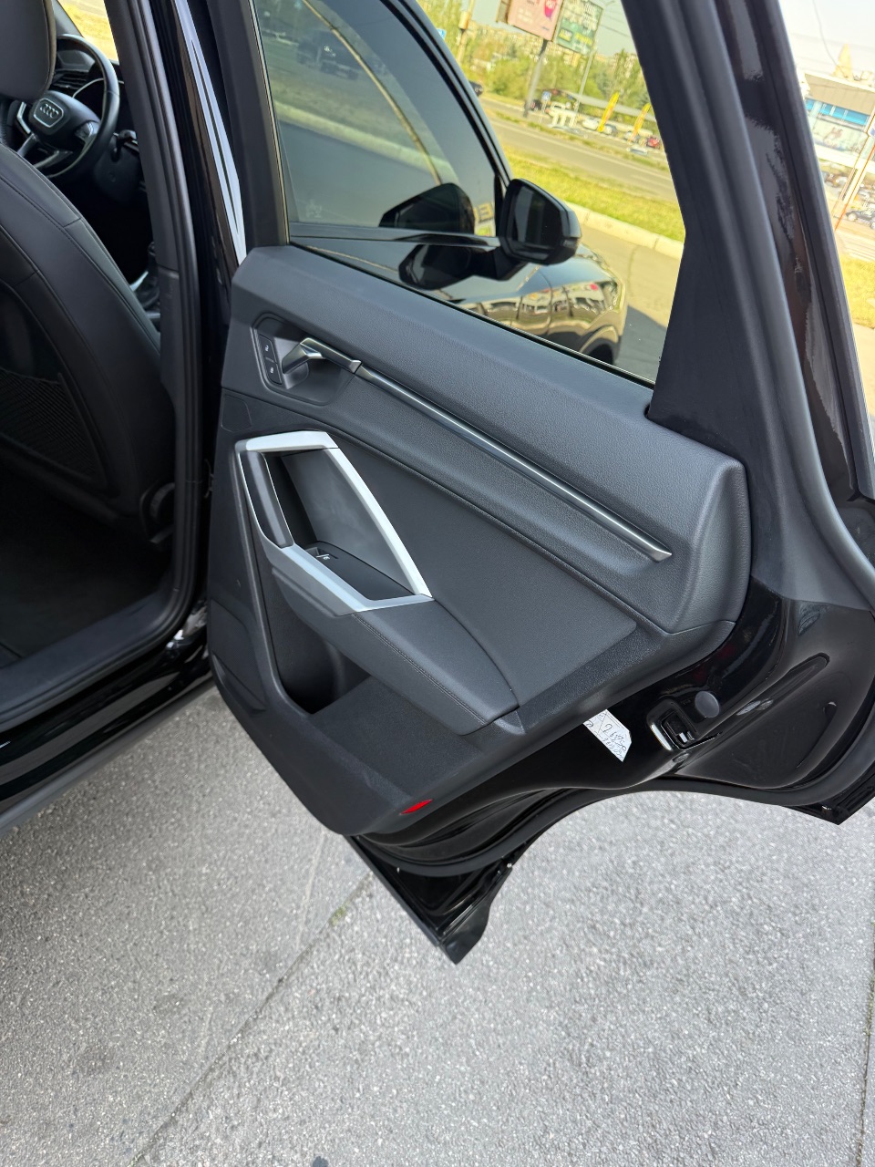 Audi Q3 - фото 8