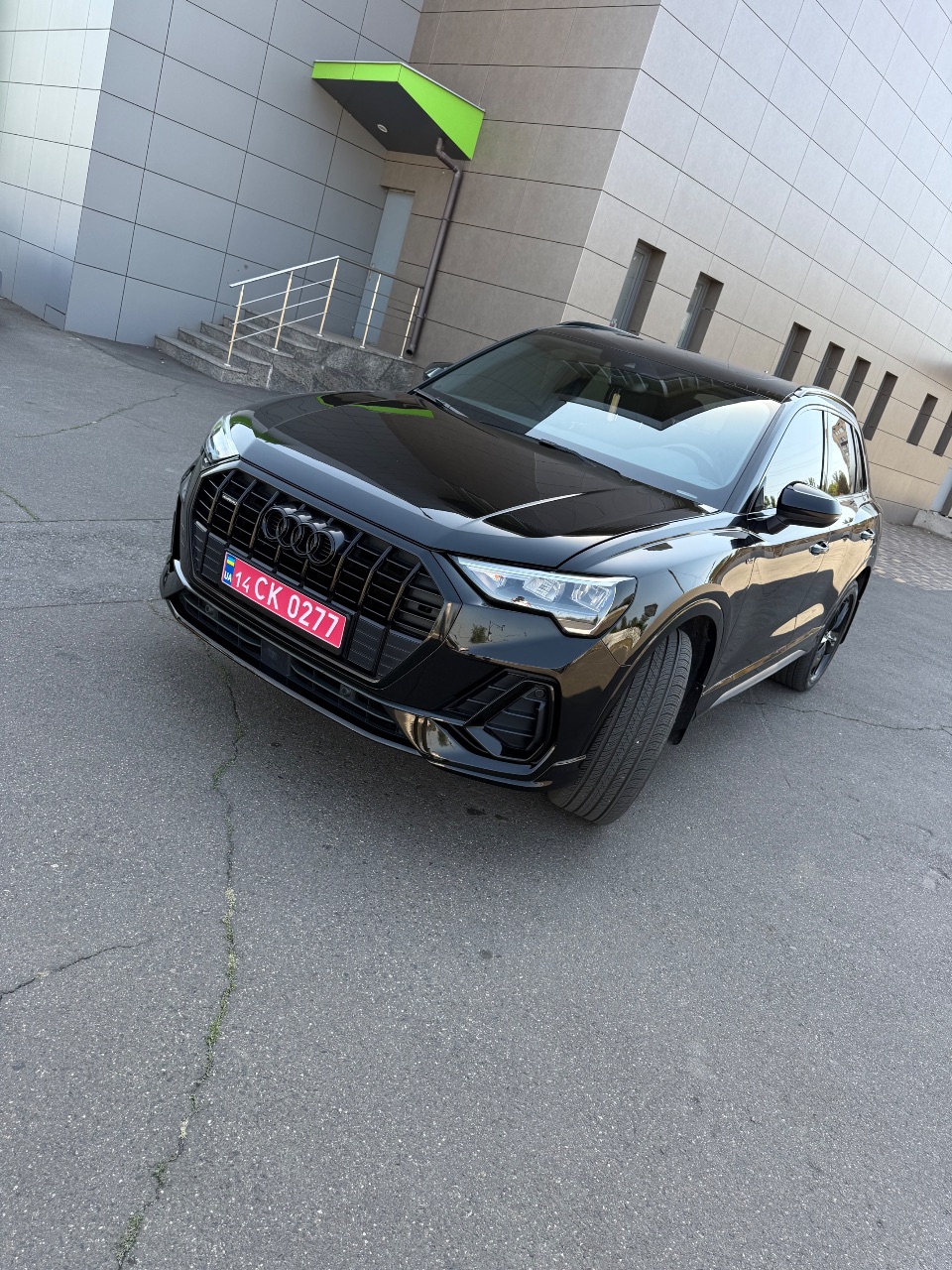 Audi Q3 - фото 1