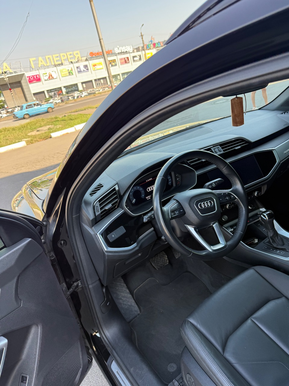 Audi Q3 - фото 4