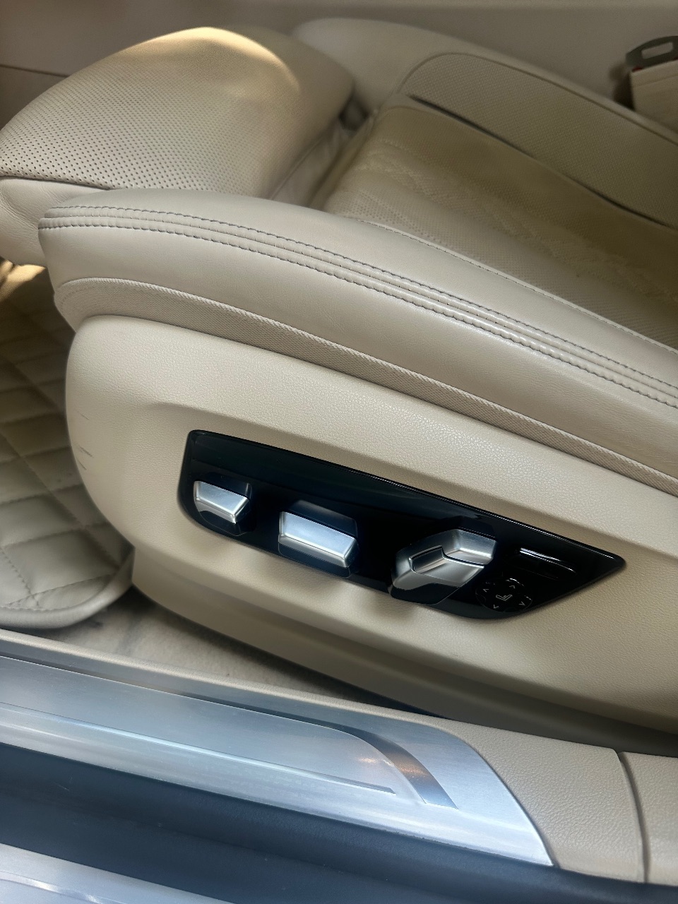 BMW 7 серії - фото 39