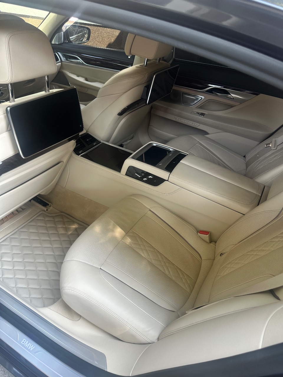 BMW 7 серії - фото 32