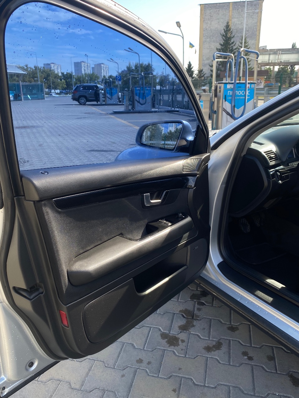 Audi A4 - фото 9