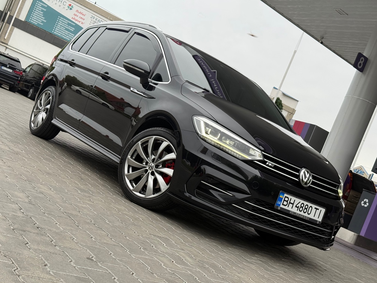 Volkswagen Touran - фото 1