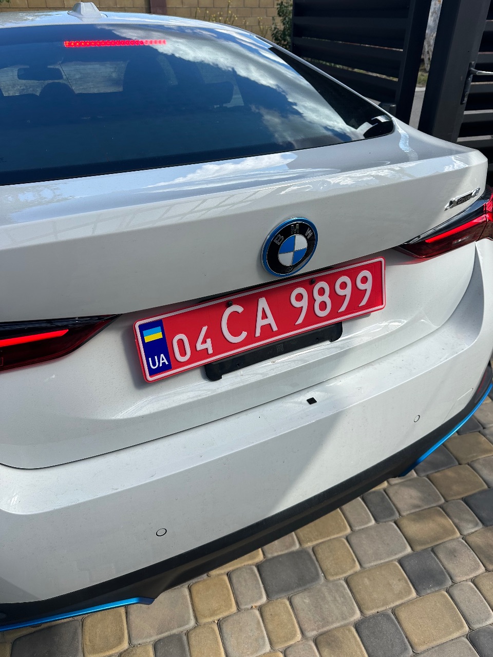 BMW i4 - фото 3