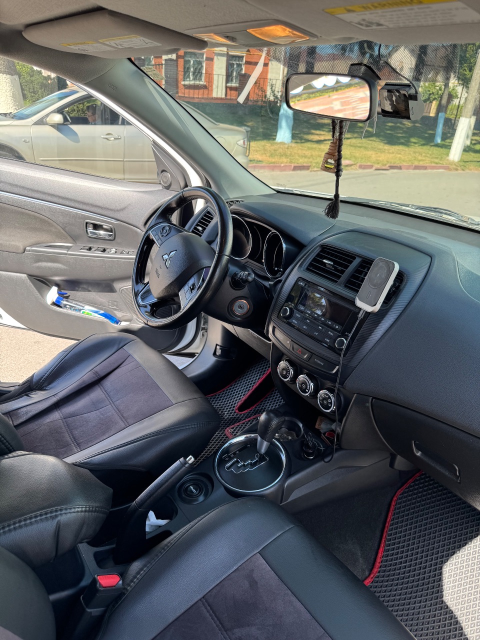 Mitsubishi Outlander Sport - фото 14