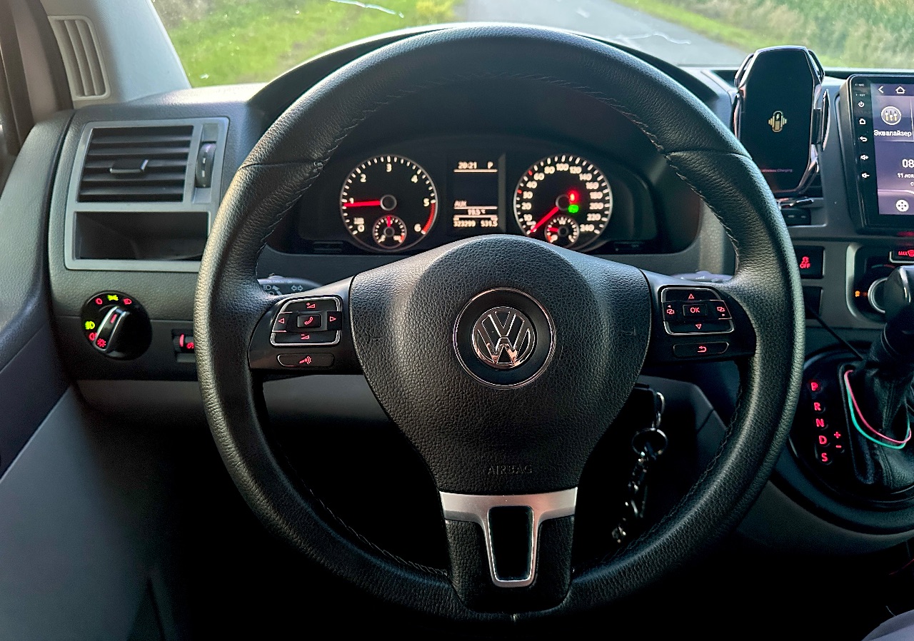 Volkswagen Caravelle - фото 37