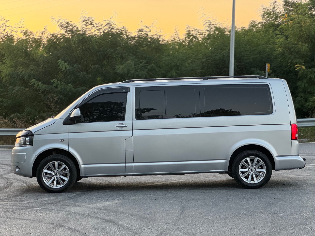 Volkswagen Caravelle - фото 6