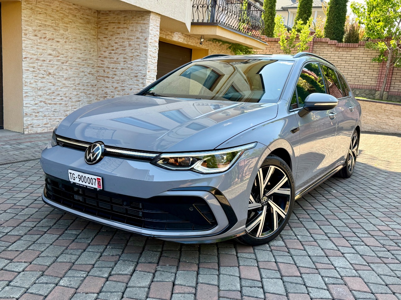 Volkswagen Golf - фото 1