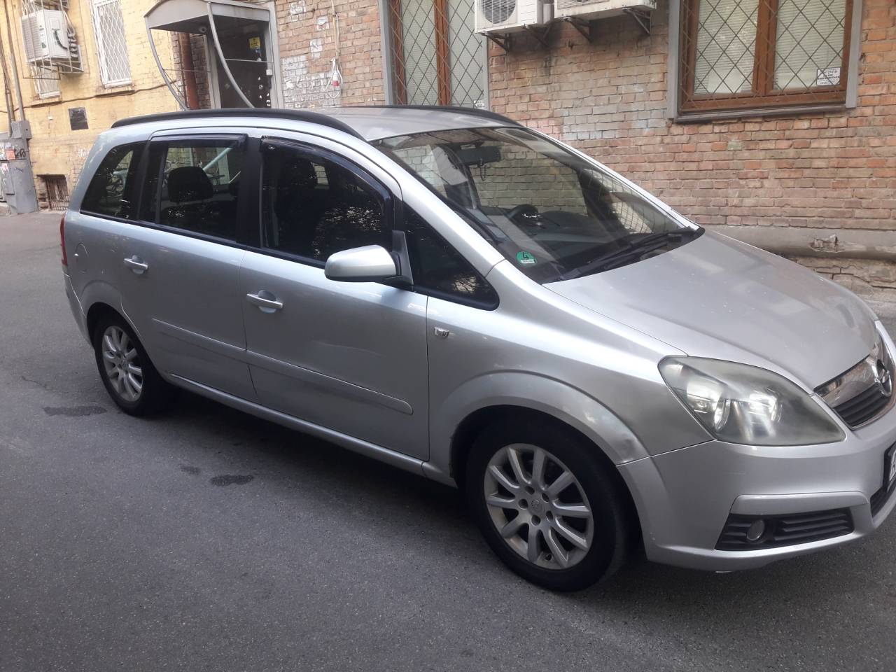 Opel Zafira - фото 2