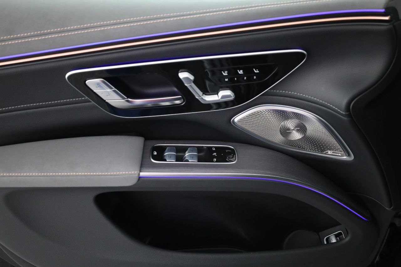 Mercedes-Benz EQS SUV - фото 12