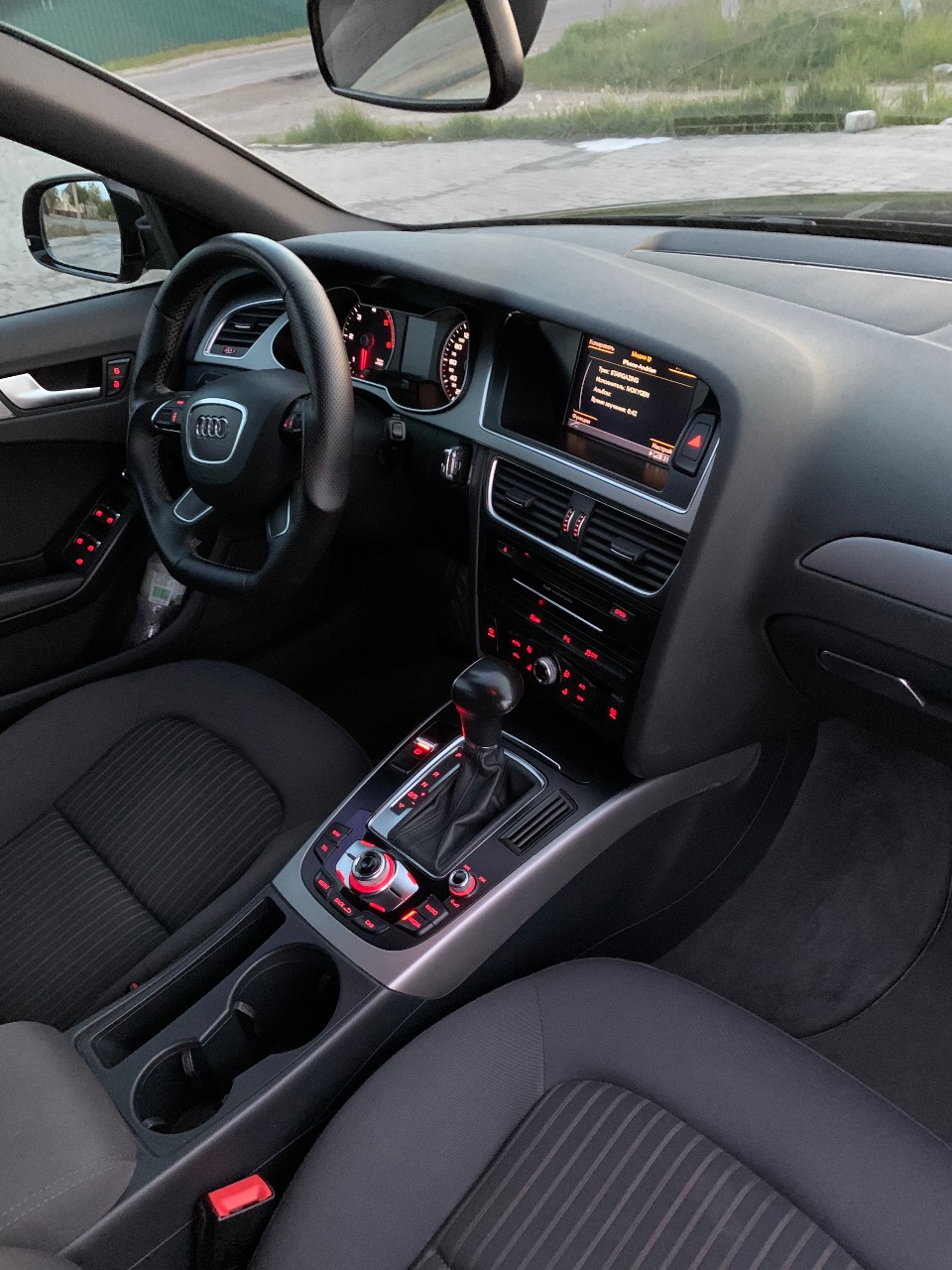 Audi A4 - фото 18