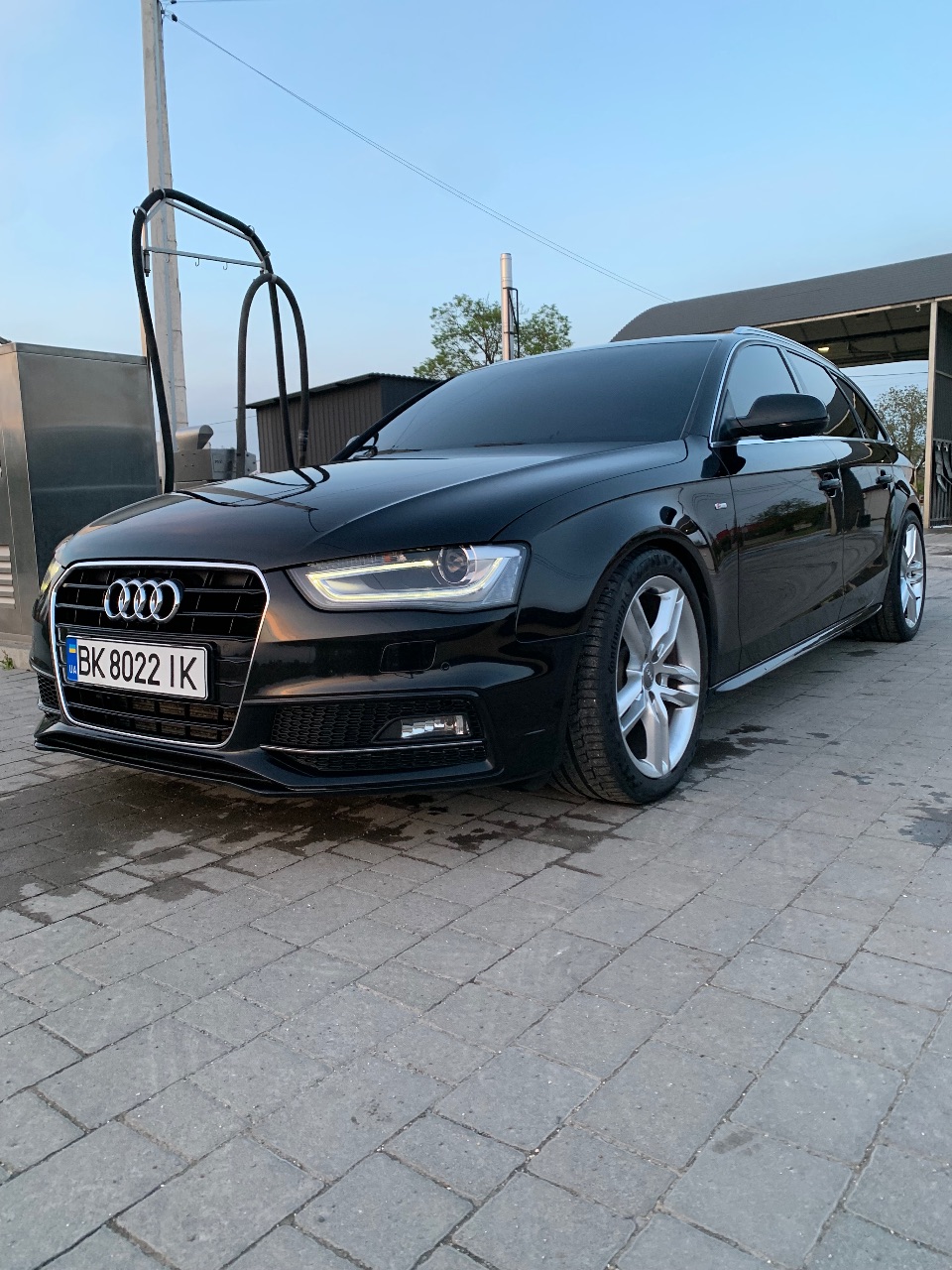 Audi A4 - фото 8