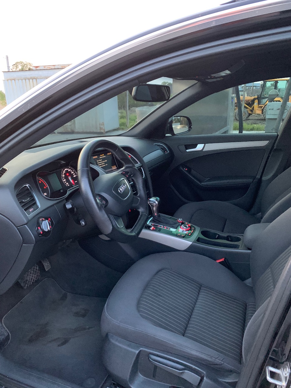 Audi A4 - фото 10