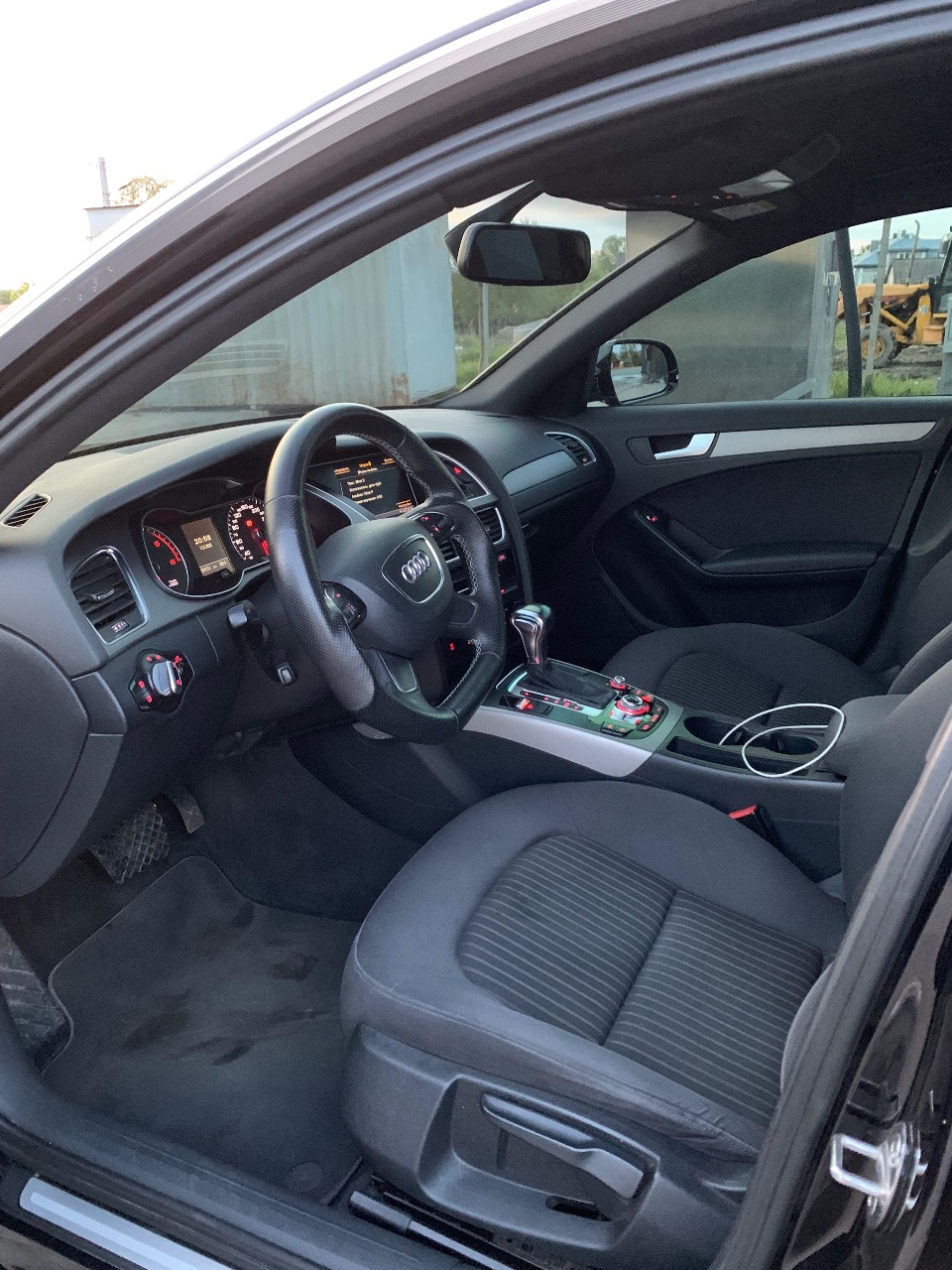 Audi A4 - фото 9