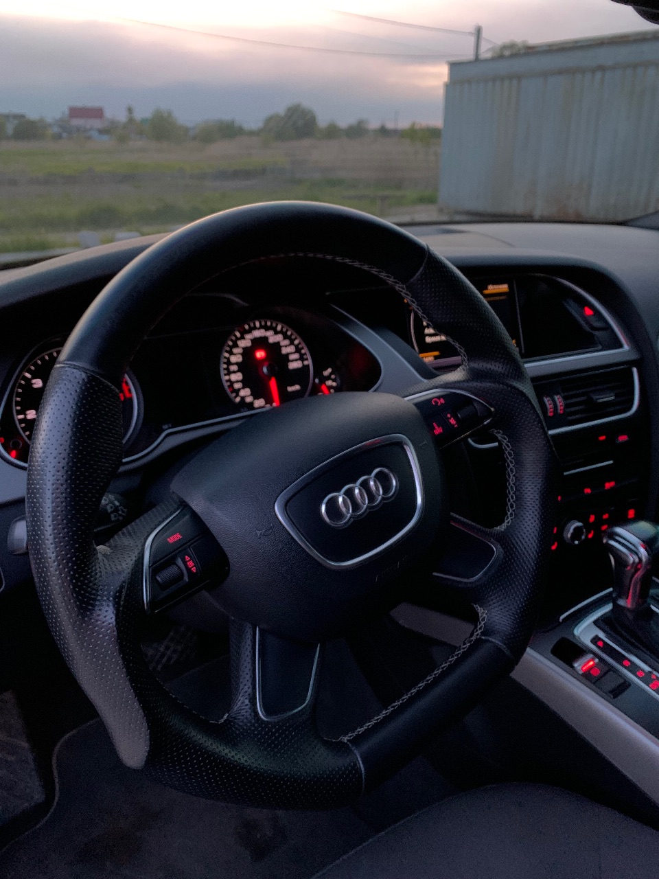 Audi A4 - фото 11