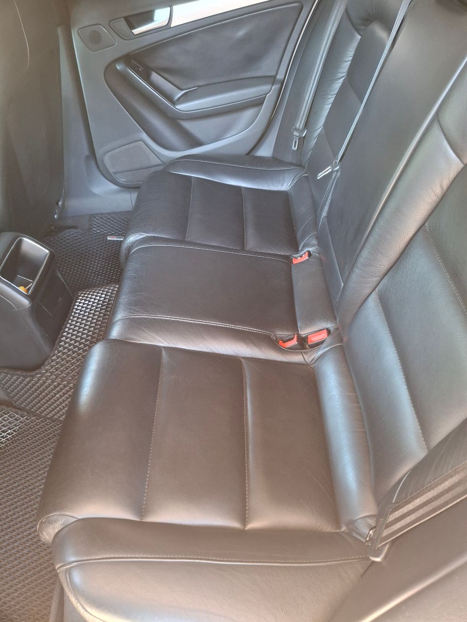 Audi A4 - фото 8