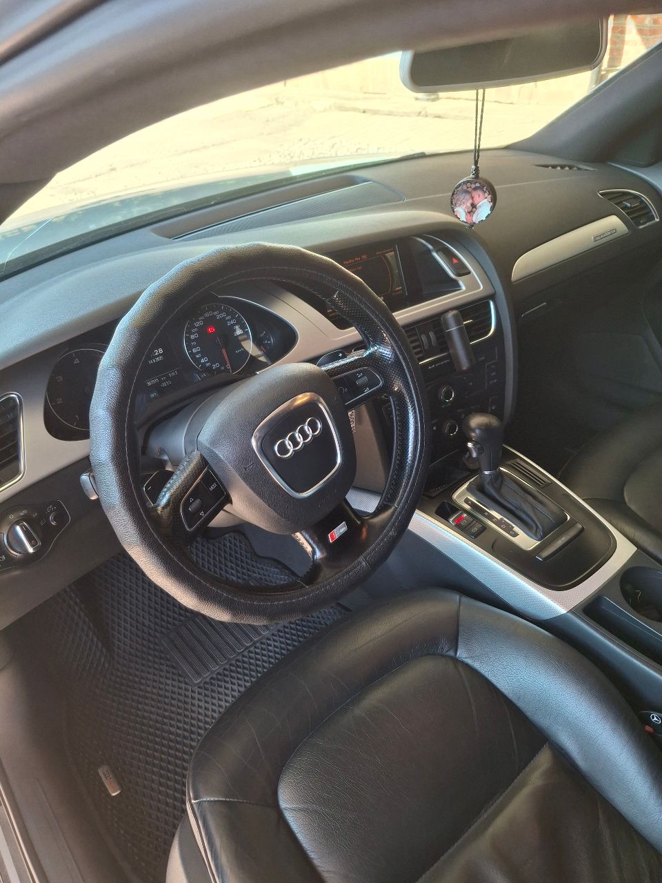 Audi A4 - фото 6