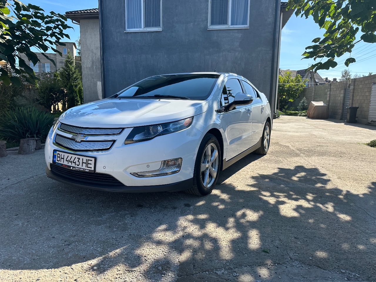 Chevrolet Volt - фото 1