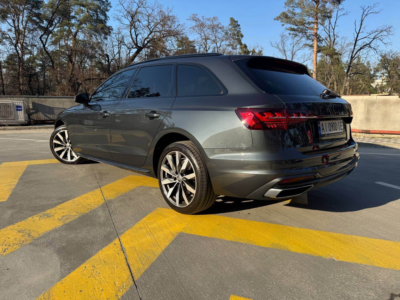 Audi A4 - фото 2