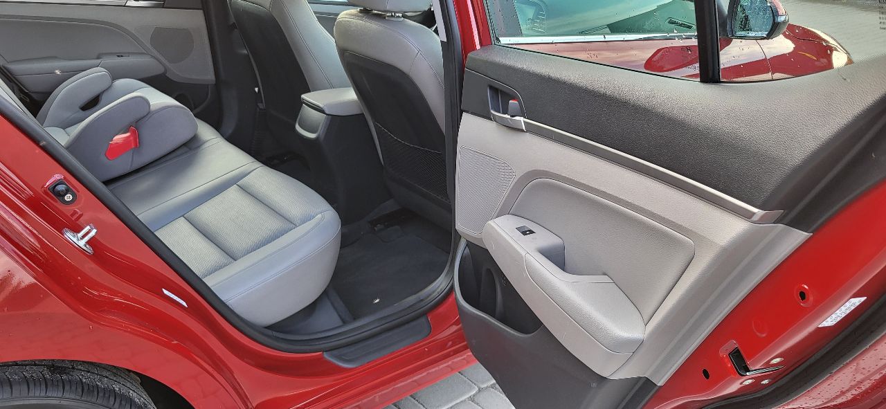 Hyundai Elantra - фото 17