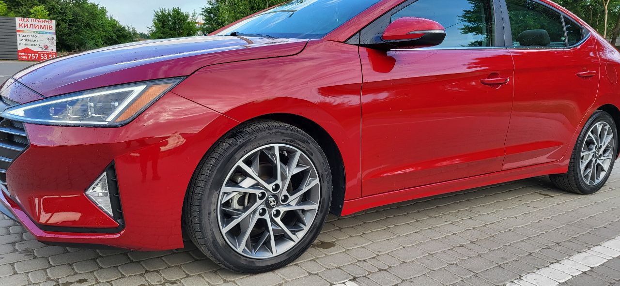 Hyundai Elantra - фото 1