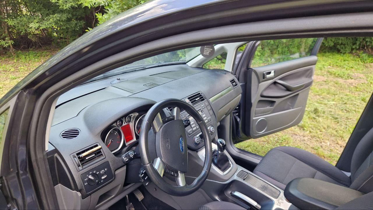 Ford C-MAX - фото 11