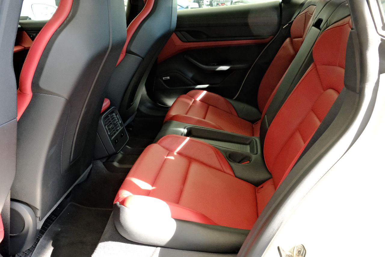 Porsche Taycan - фото 9