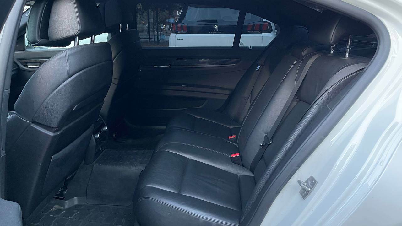 BMW 7 серії - фото 15