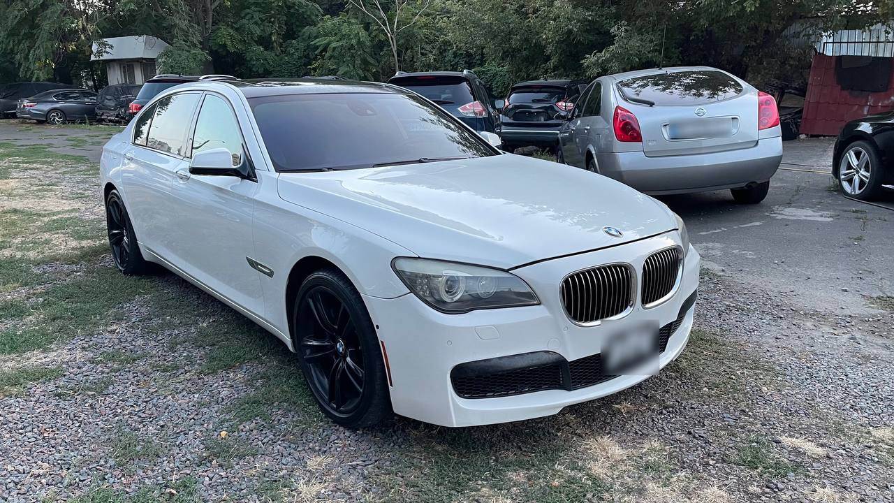 BMW 7 серії - фото 1