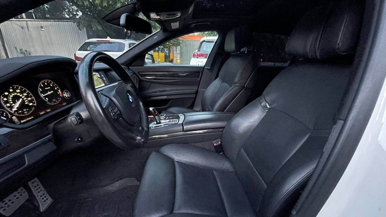 BMW 7 серії - фото 11