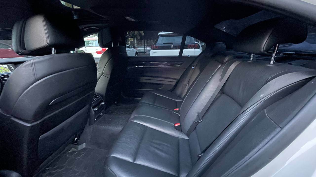 BMW 7 серії - фото 14