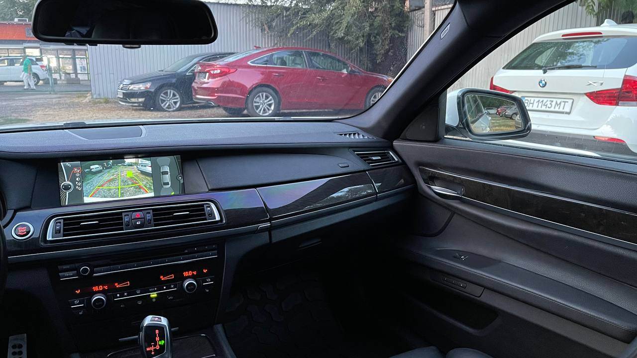 BMW 7 серії - фото 13