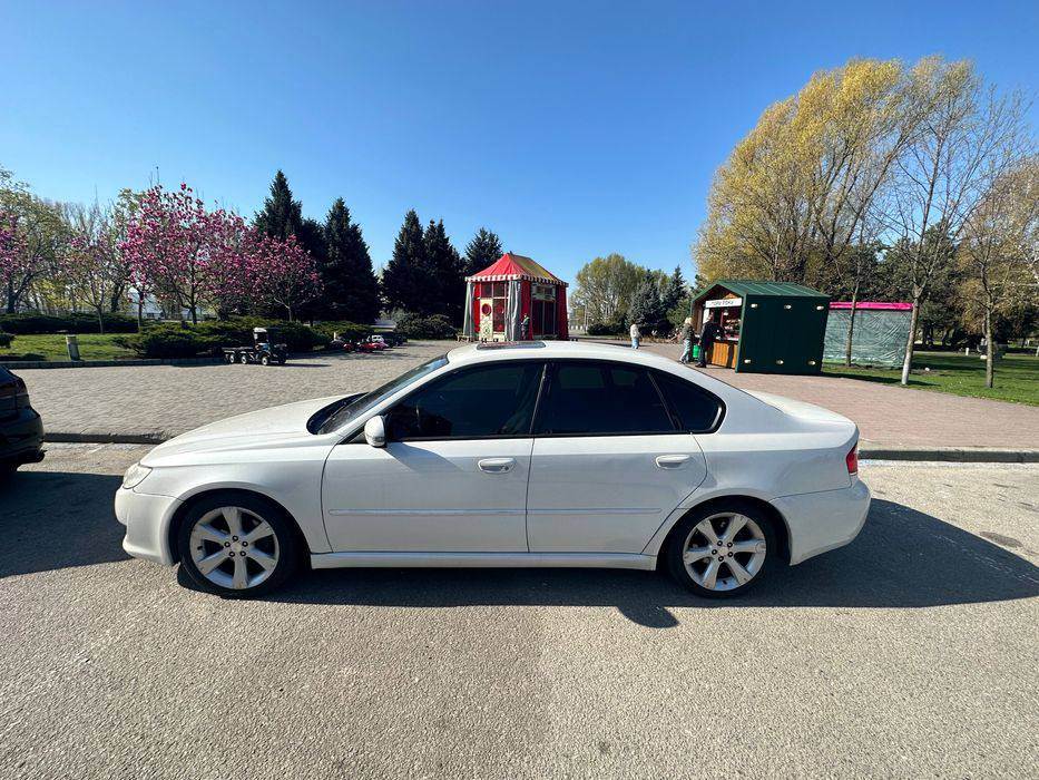 Subaru Legacy - фото 2