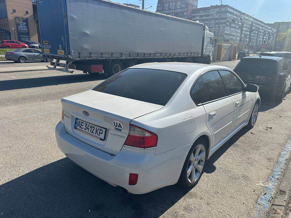 Subaru Legacy - фото 3