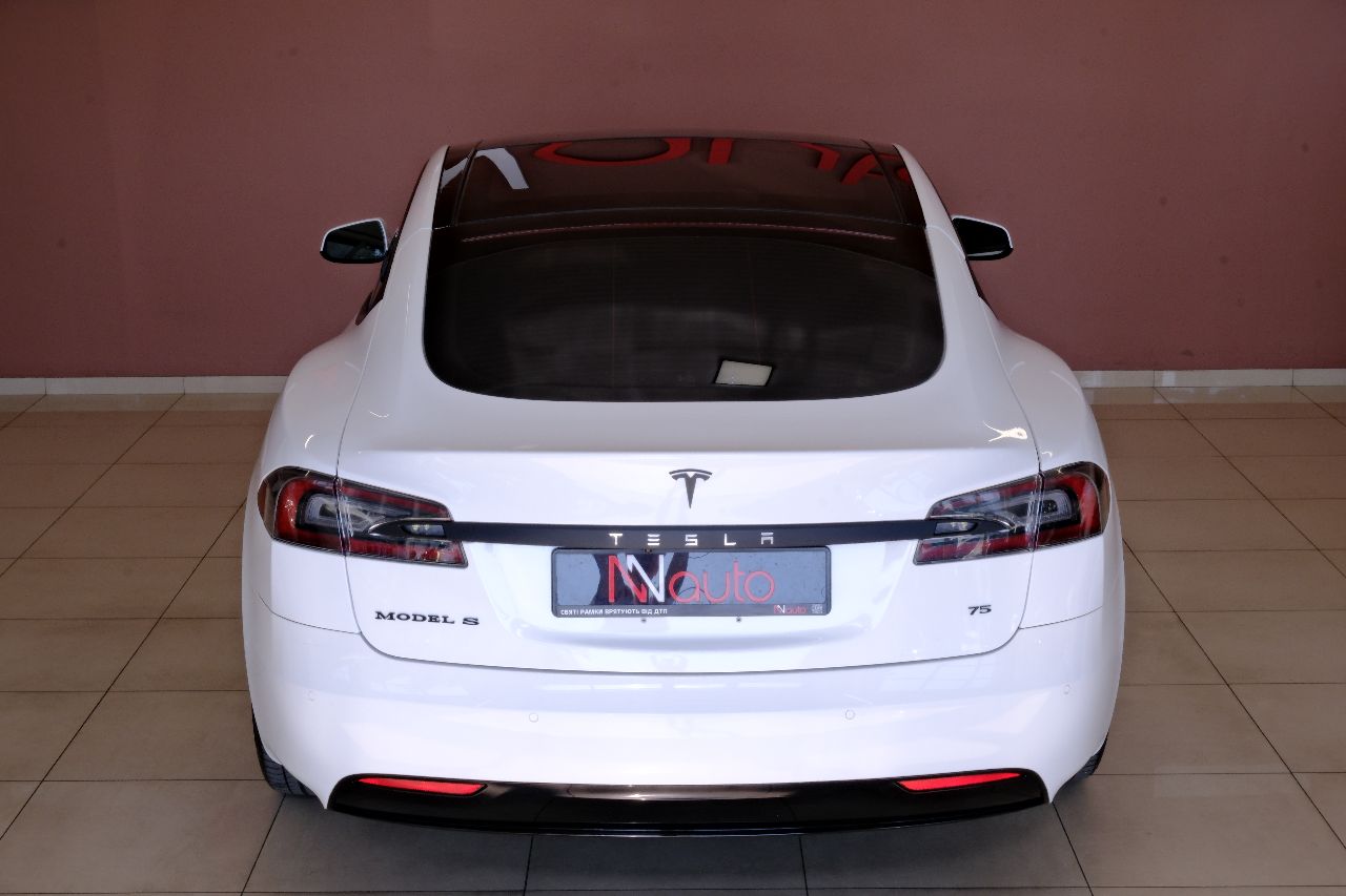 Tesla Model S - фото 6
