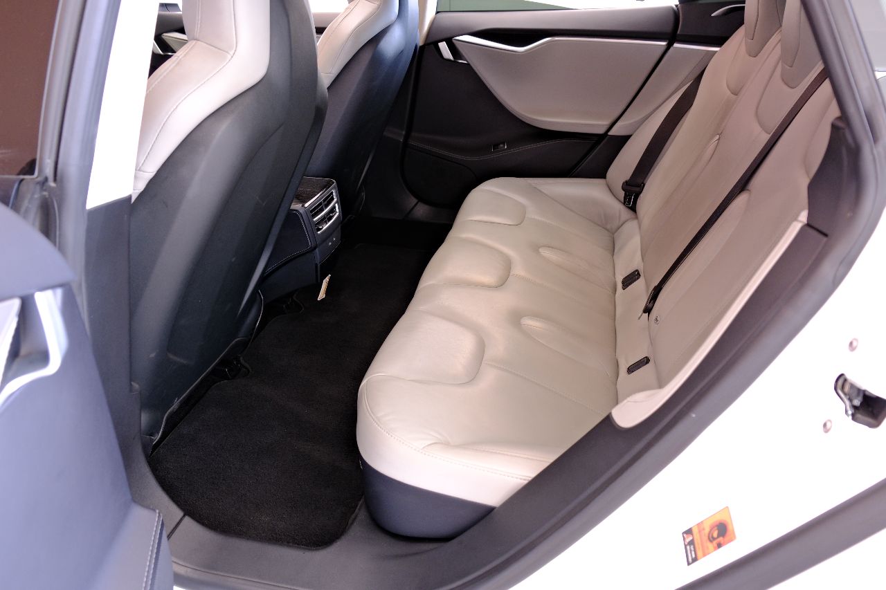 Tesla Model S - фото 9