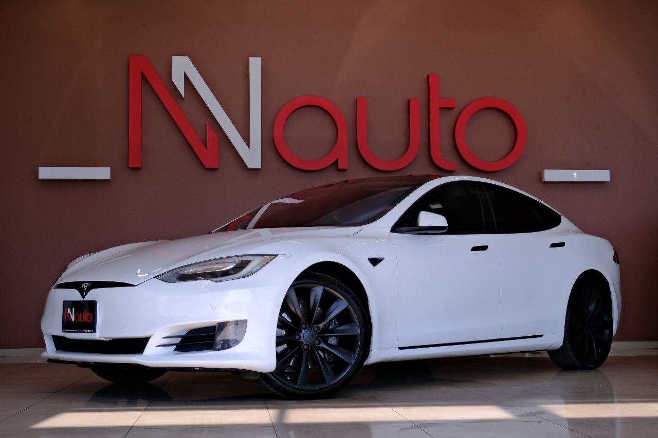 Tesla Model S - фото 1