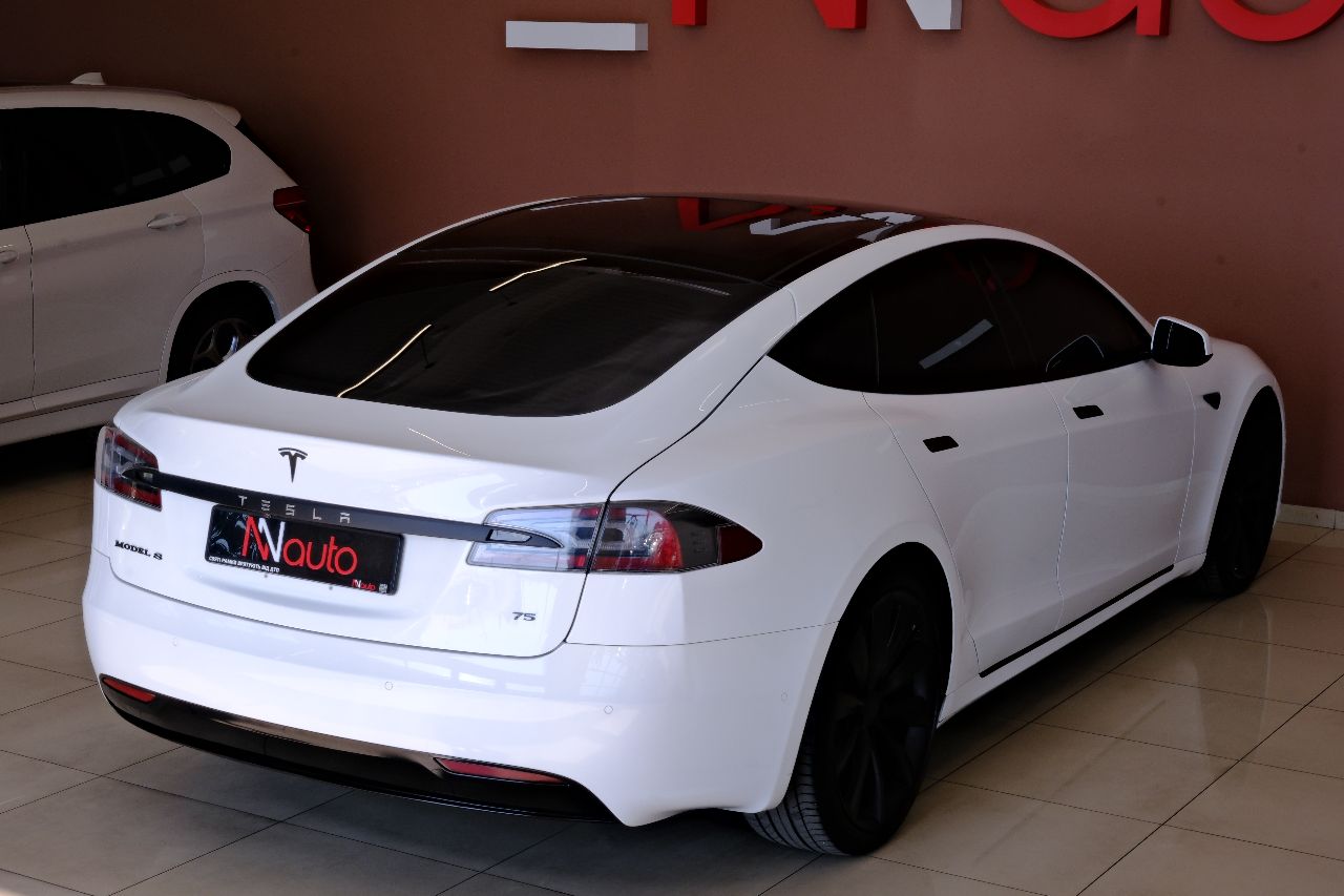 Tesla Model S - фото 5