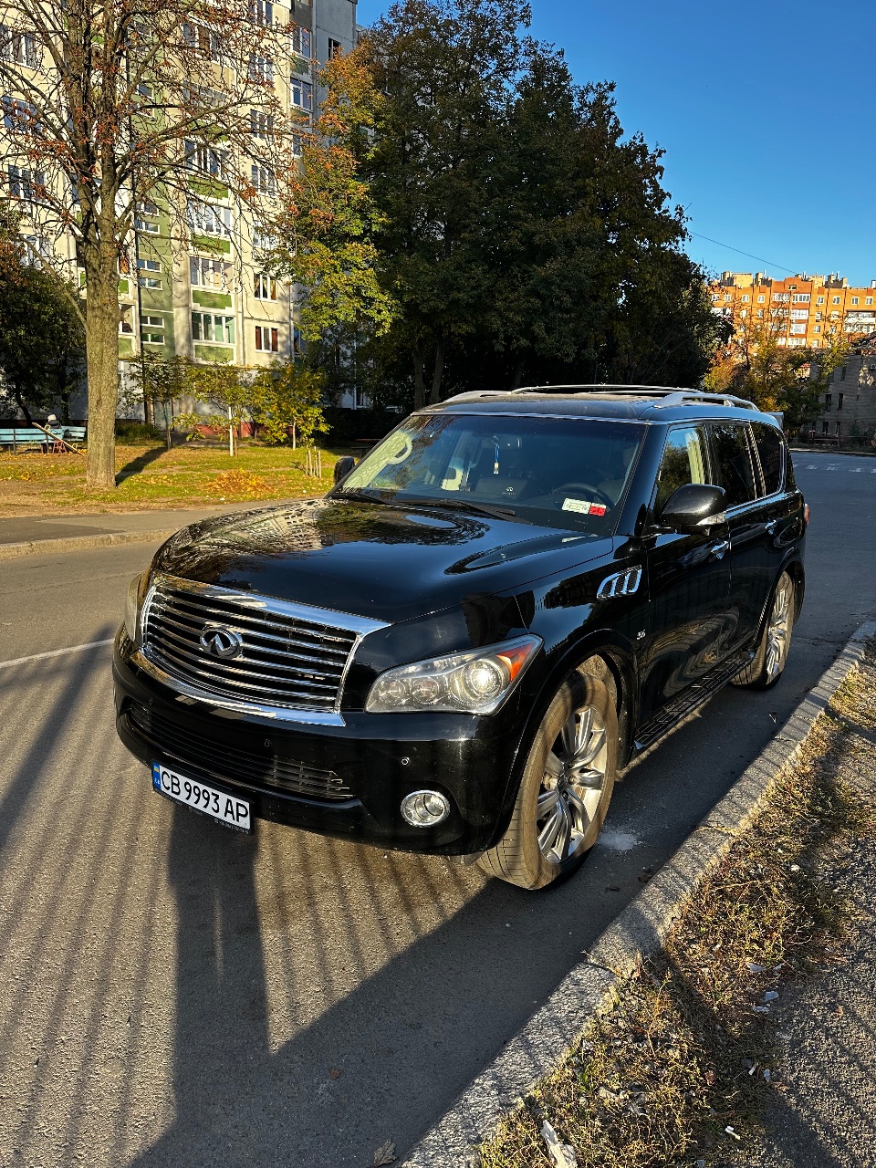 Infiniti QX80 - фото 2