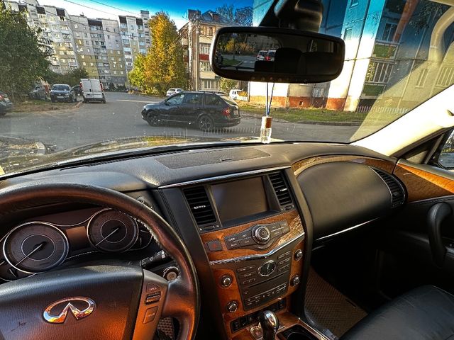 Infiniti QX80 - фото 5