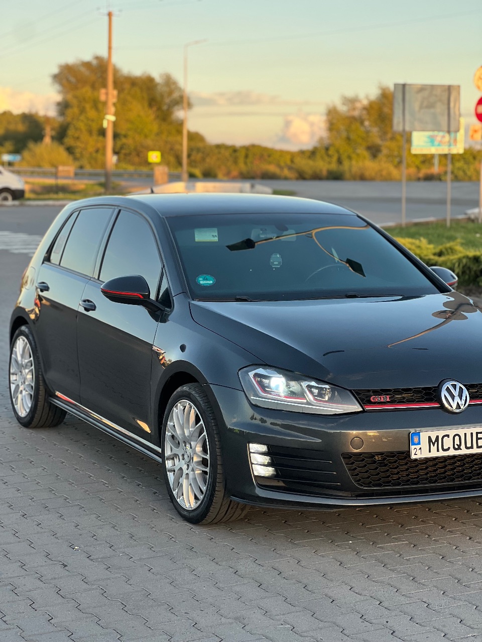 Volkswagen Golf GTI - фото 3