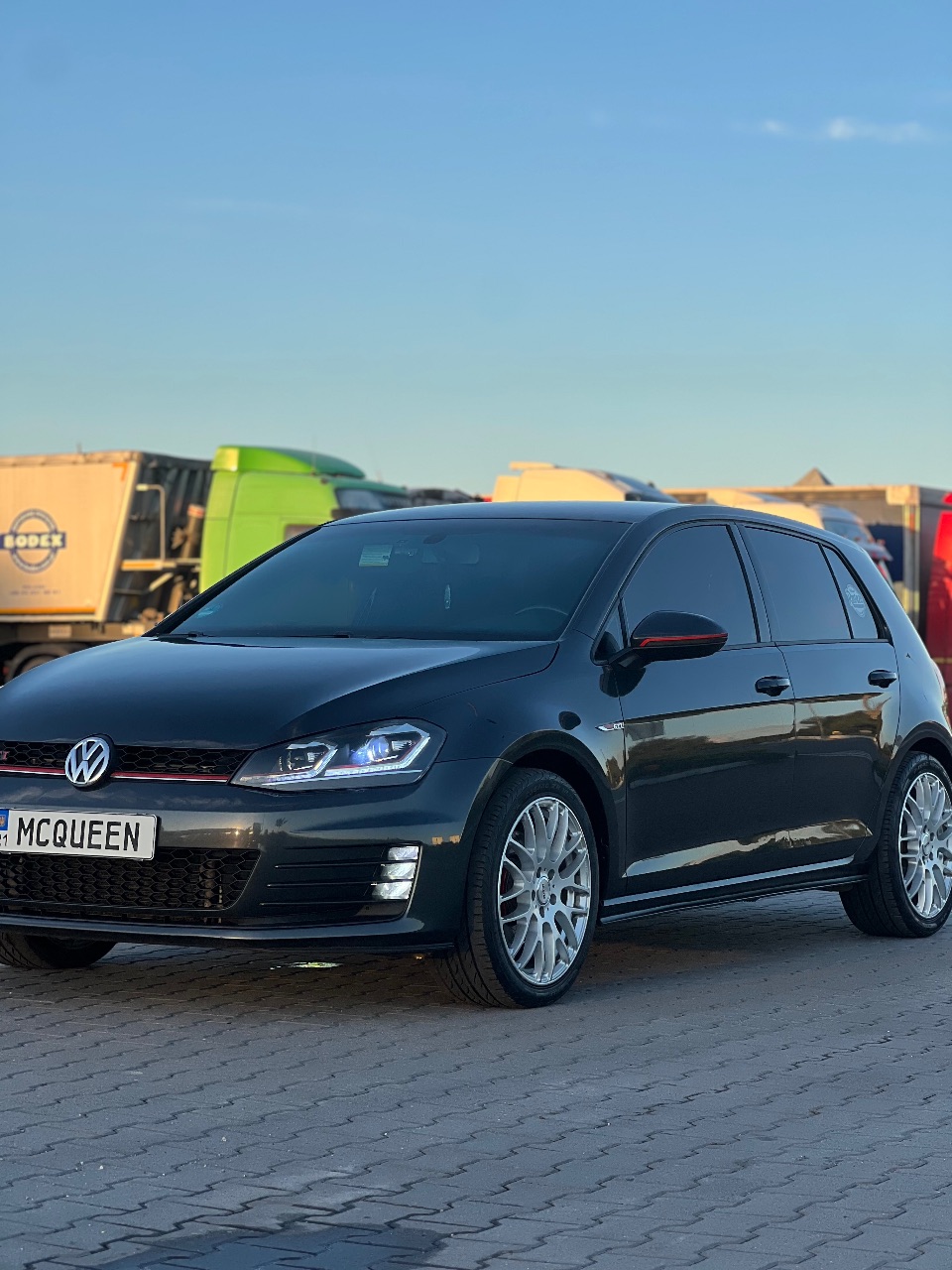 Volkswagen Golf GTI - фото 13