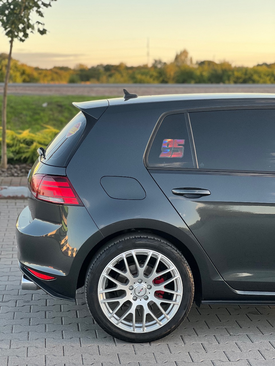 Volkswagen Golf GTI - фото 14